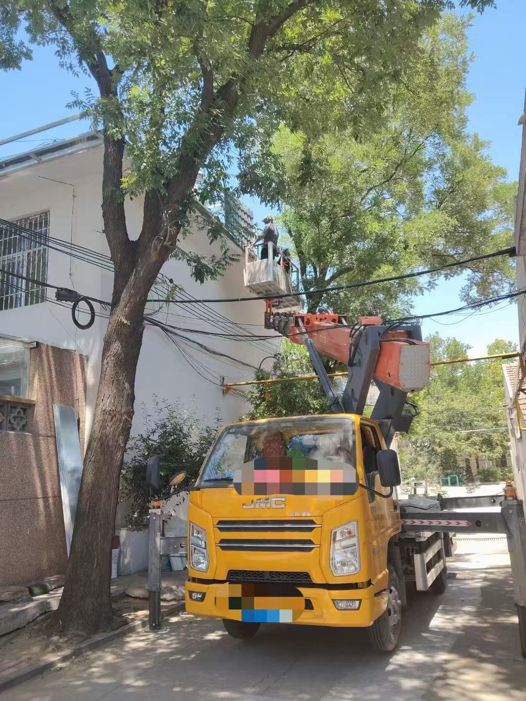 兴隆县高空作业车能吊装重物吗？最大承载多少公斤？